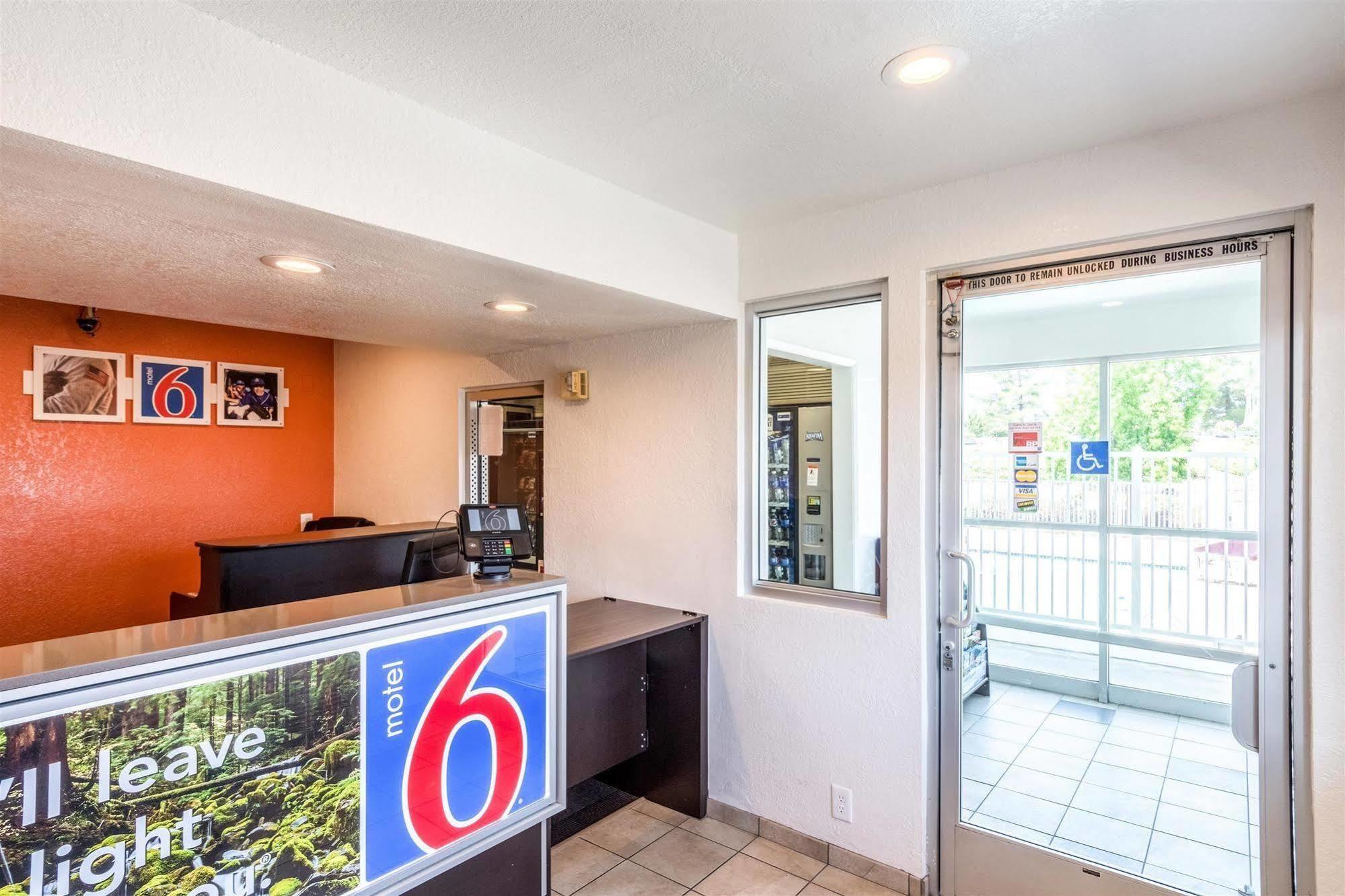 Motel 6-Redding, Ca - Central Luaran gambar
